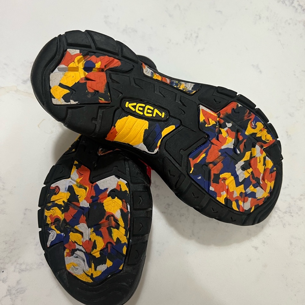 KEEN woman’s ' Colorful Adventure Sandals size 9 - Picture 8 of 14